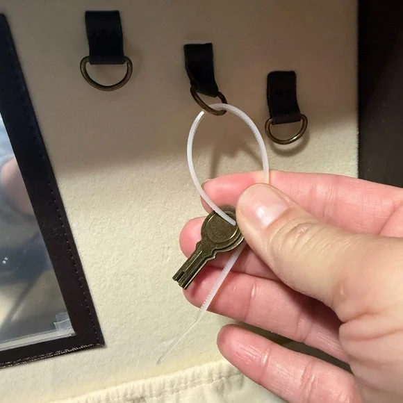 Vintage faux leather jewelry trunk - Picture 3 of 16